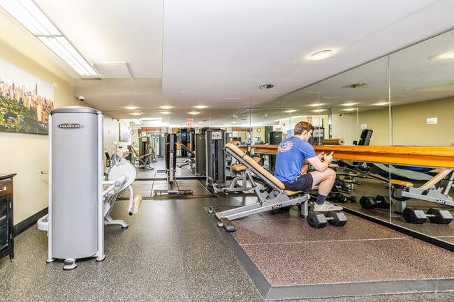 Building Photo - 345 N La Salle Dr