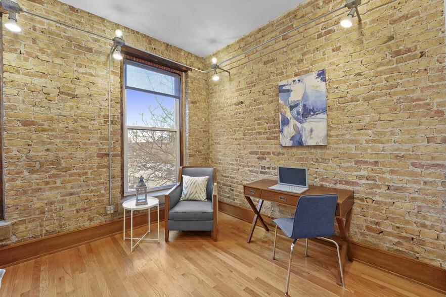 Building Photo - 1338 W Madison St