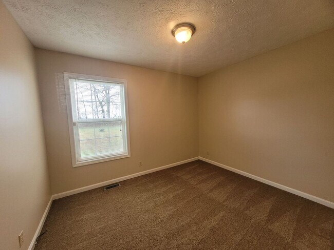Building Photo - 3 Bed 2 Bath Ranch Style Treasure in Lovel...
