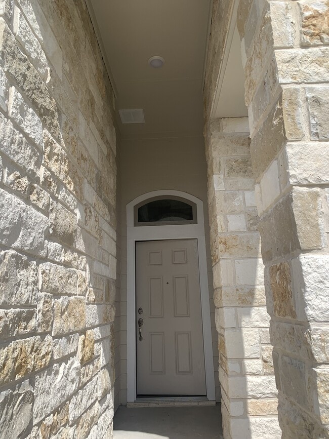 Building Photo - 608 Ripplewood Dr