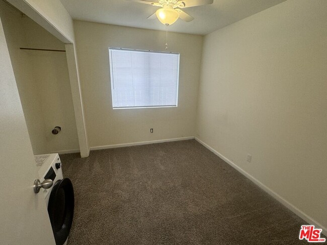 Building Photo - 1029 W Fairway Blvd