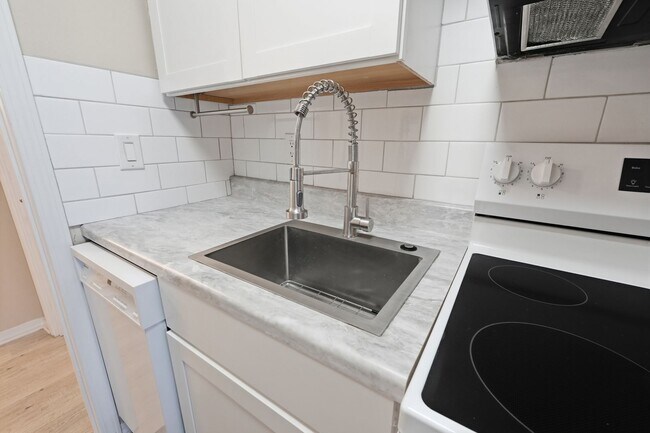 Building Photo - Waterfront Condo in Bluewater Bay!