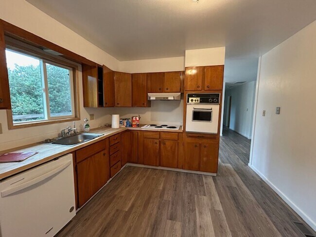 Building Photo - Charming Country Home in Petaluma – 4 Bed, 2 Bath | Available December 1st