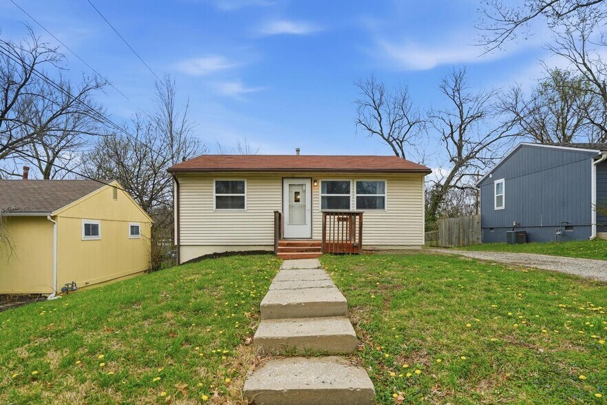 Building Photo - 1108 NE 46th Terrace