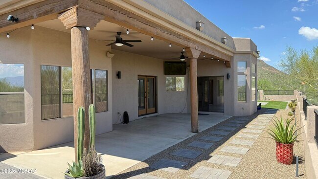 Building Photo - 4440 W Mountain Side Dr