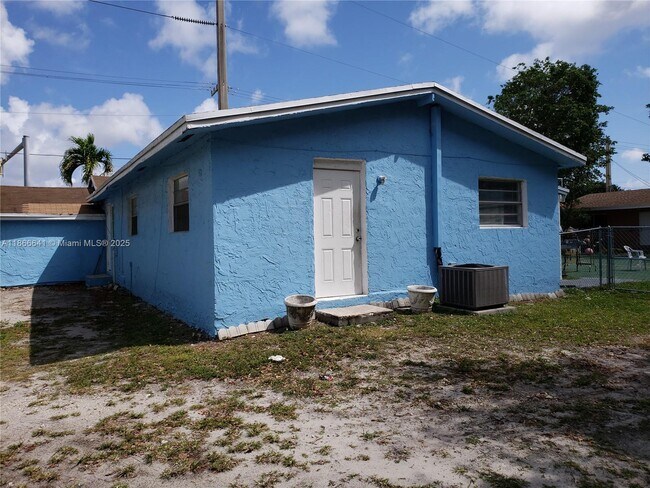 Primary Photo - 580 NW 95th St