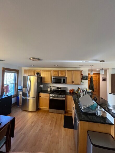 Building Photo - 148 Gore St