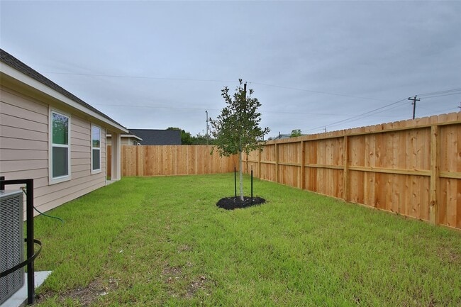 Building Photo - 8005 Woodward St