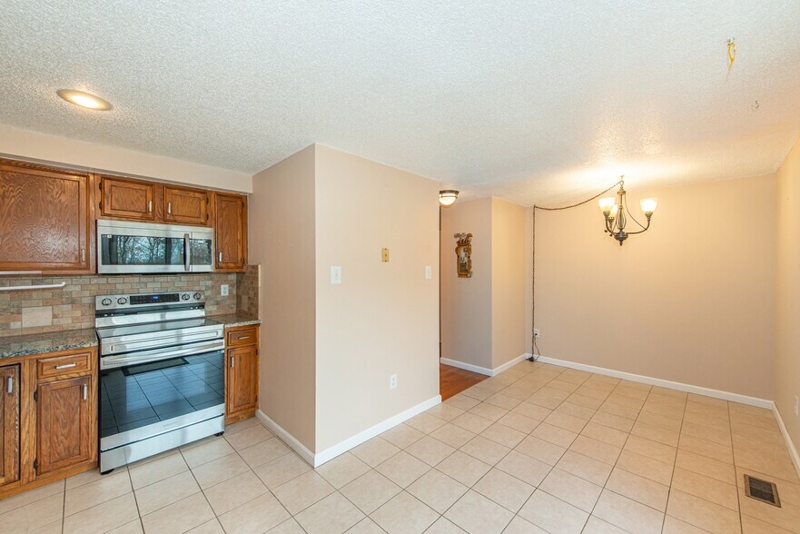 Building Photo - 8 Constitution Way