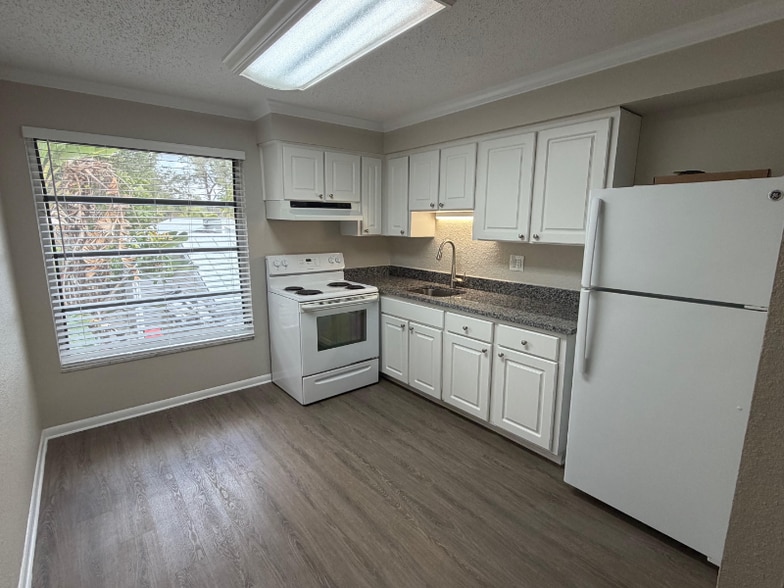 Building Photo - 460 Beltrees St