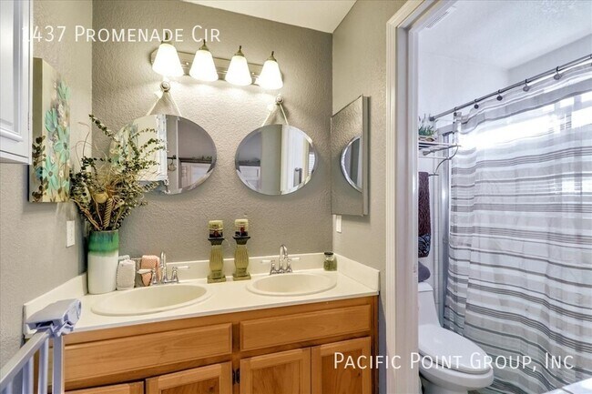 Building Photo - 1437 Promenade Cir