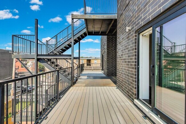 Building Photo - 3224 N Elston Ave