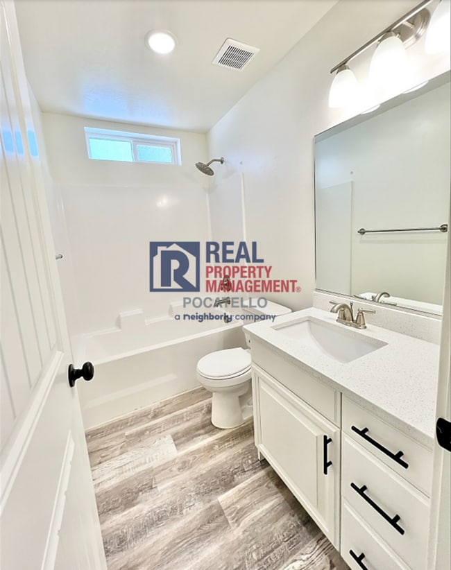 Building Photo - "AMAZING NEW HOME FOR RENT" 3 Bed 2 Bath - 2 Car Garage