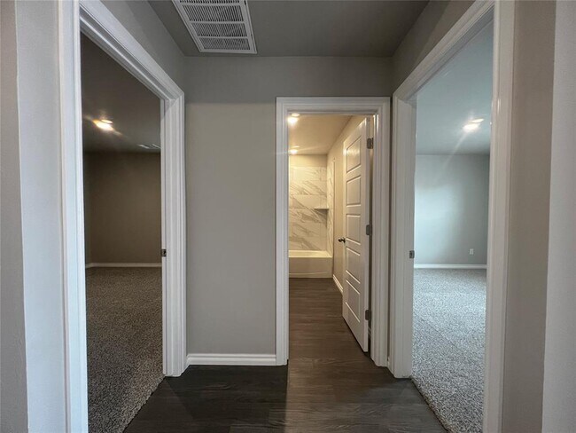 Building Photo - 2745 Dennis Dr