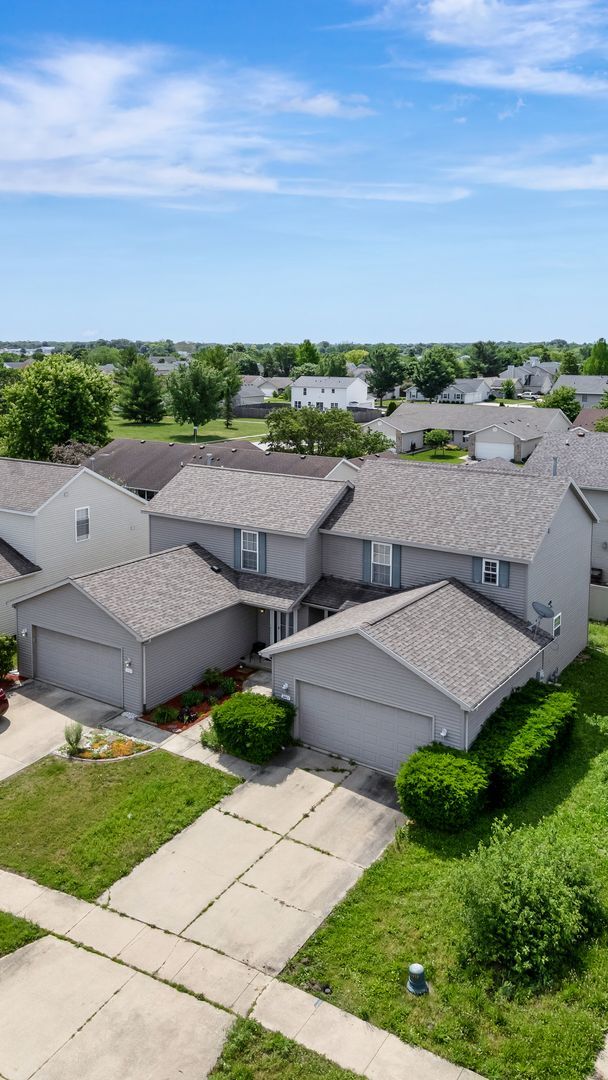 Building Photo - Turnberry Ridge – 3 Bedroom, 2.5 Bath Zero-Lot Home with 2-Car Garage