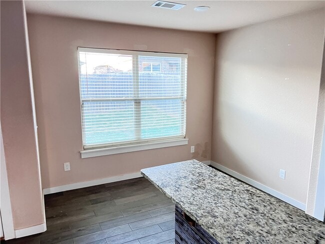 Building Photo - 431 Red Robin St