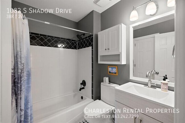 Building Photo - 1082 S Shadow Dr