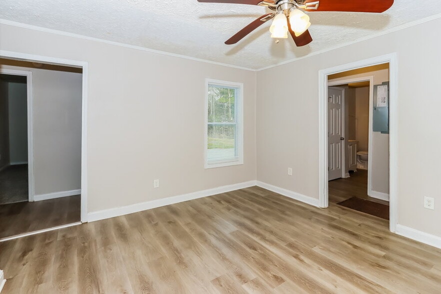 Building Photo - 1308 Greenbriar Dr
