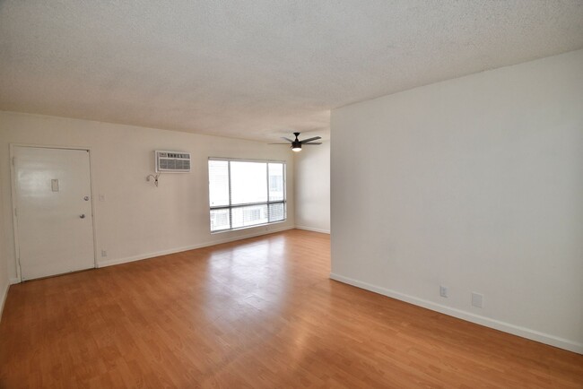 Building Photo - 12050 Tiara St