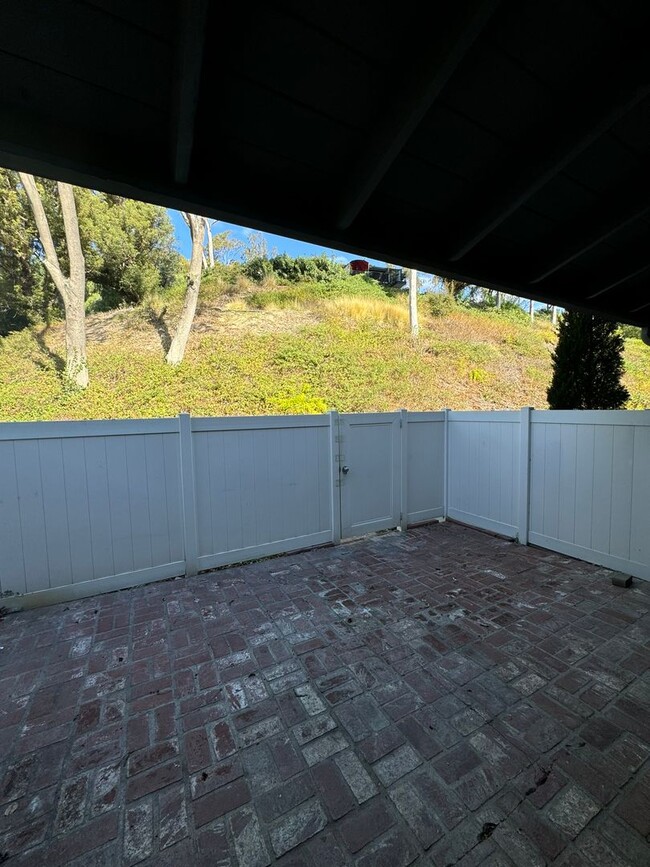 Building Photo - Yorba Linda 3 Bed 2.5 Bath Ready for you