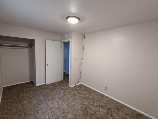 Building Photo - 1505 Holly Hill Dr