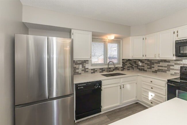 Building Photo - 2285 Hill House Rd