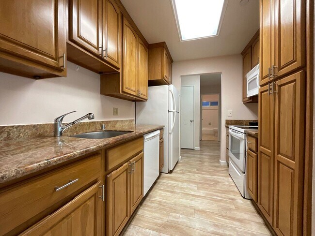 Building Photo - 1910 Barrymore Common #A, Fremont, CA 94538