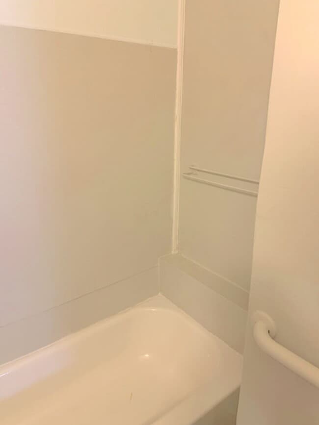 Building Photo - Charming 2-Bedroom Home Available