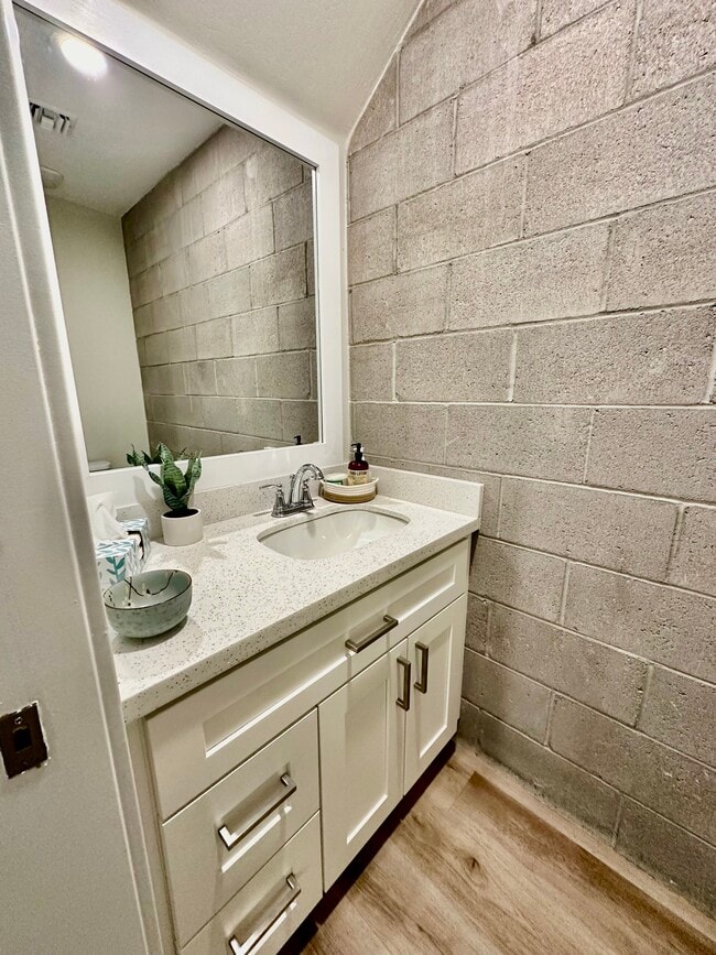 Building Photo - 3010 N 34th St