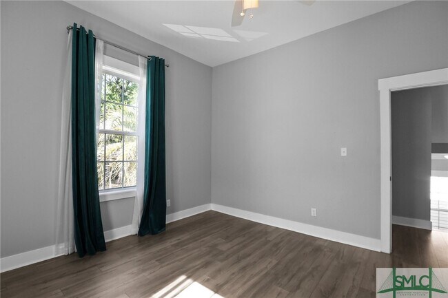 Building Photo - 608 W 37th St