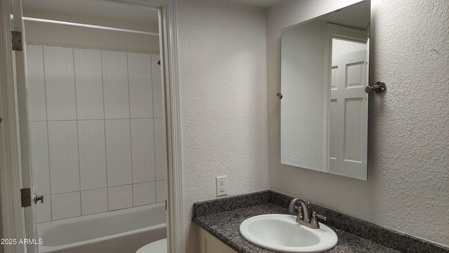Building Photo - 2426 E Palo Verde Dr