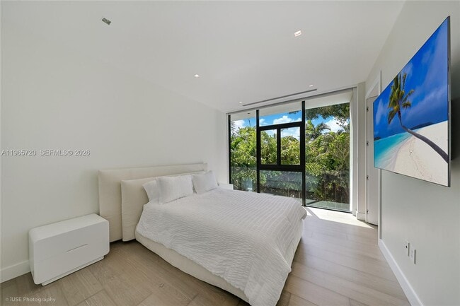 Building Photo - 420 N Hibiscus Dr