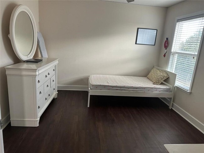 Building Photo - 630 Glenish CT