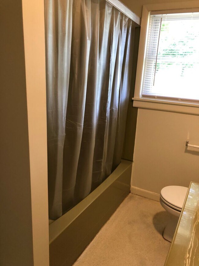 Building Photo - English Ave - 5227