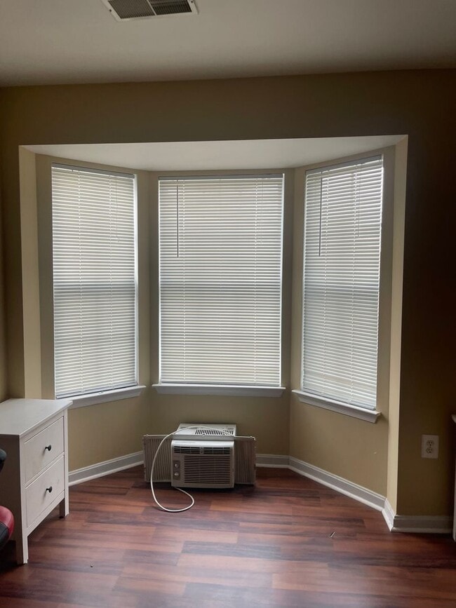 Building Photo - Charming 4BR Townhouse in Waldorf