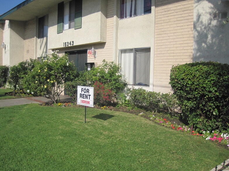 Building Photo - Valle Terrace Apartments