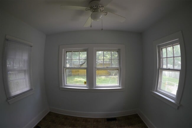 Building Photo - 915 Woodstock Ave