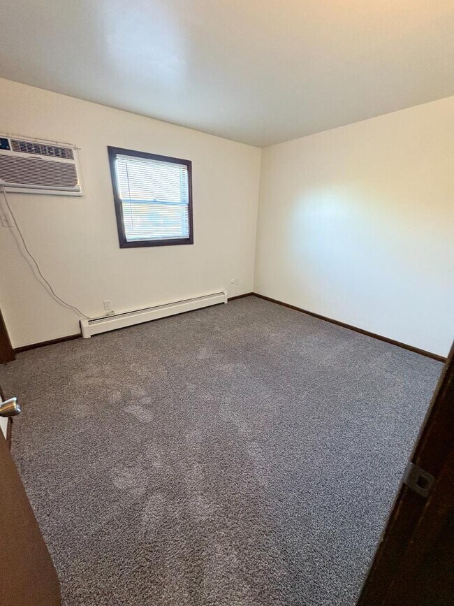 Building Photo - 630 56th St SE