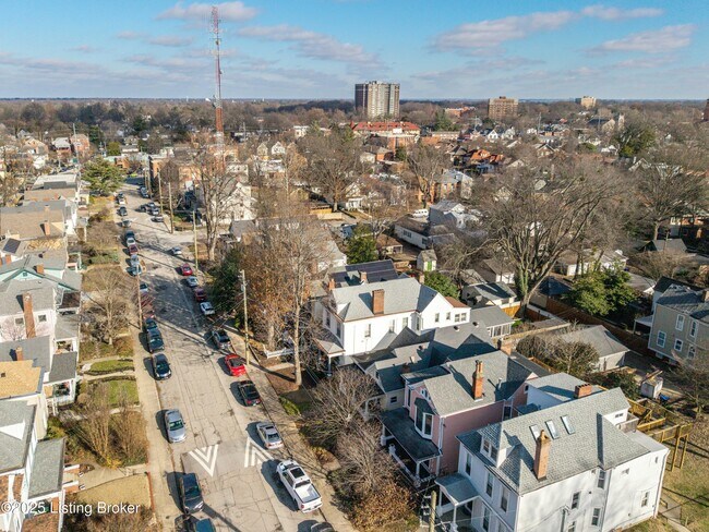 Building Photo - 1704 Rosewood Ave