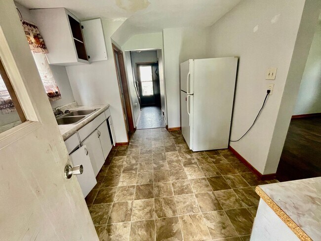 Building Photo - Coraopolis 3 Bedroom, 2 Bath House with De...