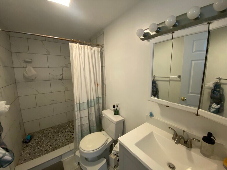 Building Photo - 58 Mansfield St