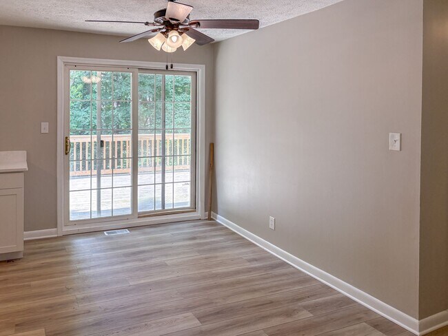 Building Photo - Single Family Residence