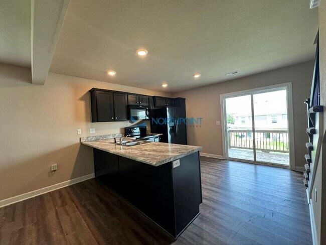 Building Photo - 815 Raven Court