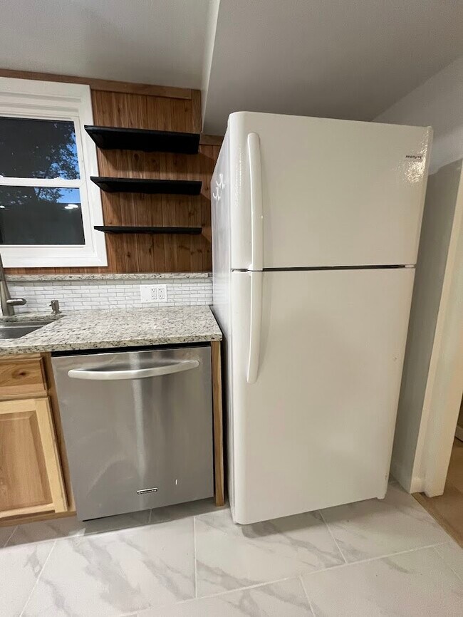 Building Photo - 9241 Pinenut Ct