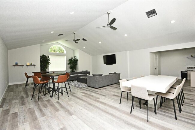 Building Photo - 443 Hamptoncrest Cir