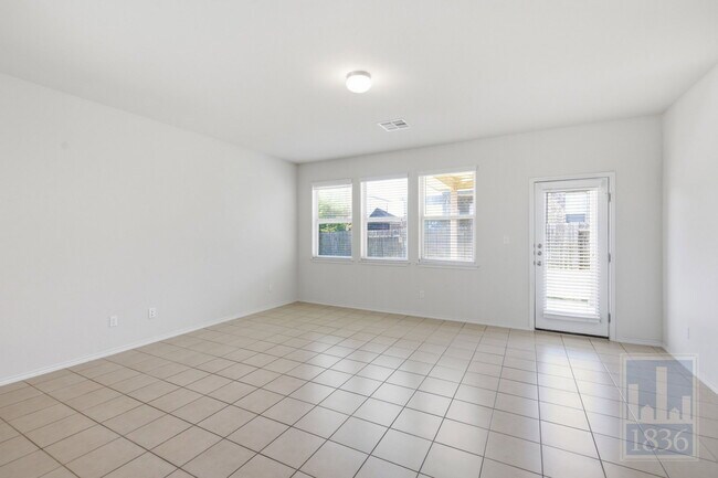 Building Photo - 729 Manzano Ln