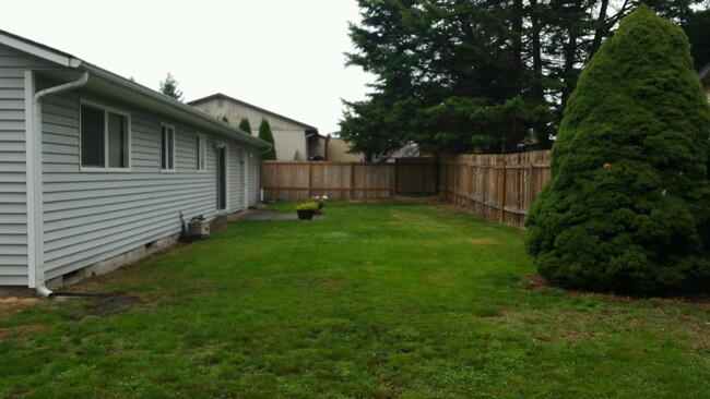 Building Photo - Ranch Style Living! Large Fenced Back Yard...