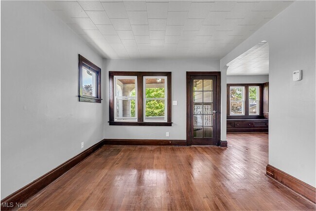 Building Photo - 7902 Rosewood Ave