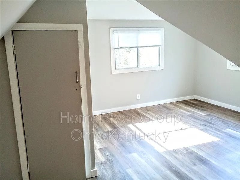 Building Photo - 1532 St Clair St