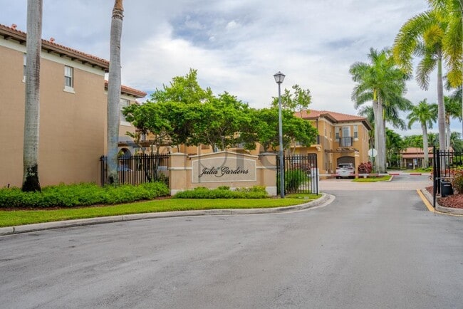 Building Photo - 6880 Julia Gardens Dr